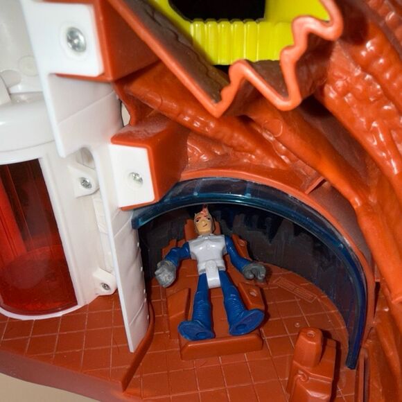 2011 Fisher Price Imaginext Moon Space Station Moon Hauler Alien & Astronaut - Picture 8 of 13